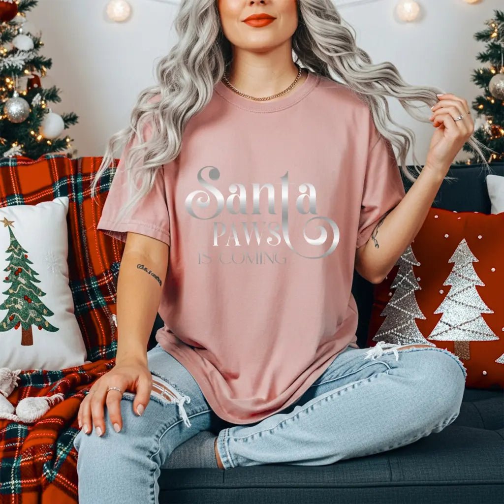 Santa Paws Is Coming Tee — Christmas Dog Lover Holiday T‑Shirt - Chic Kitty