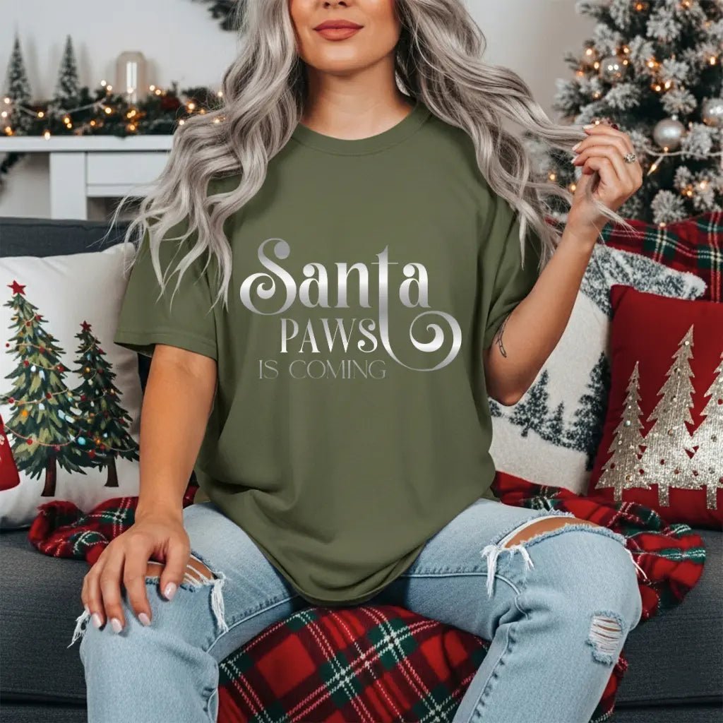 Santa Paws Is Coming Tee — Christmas Dog Lover Holiday T‑Shirt - Chic Kitty