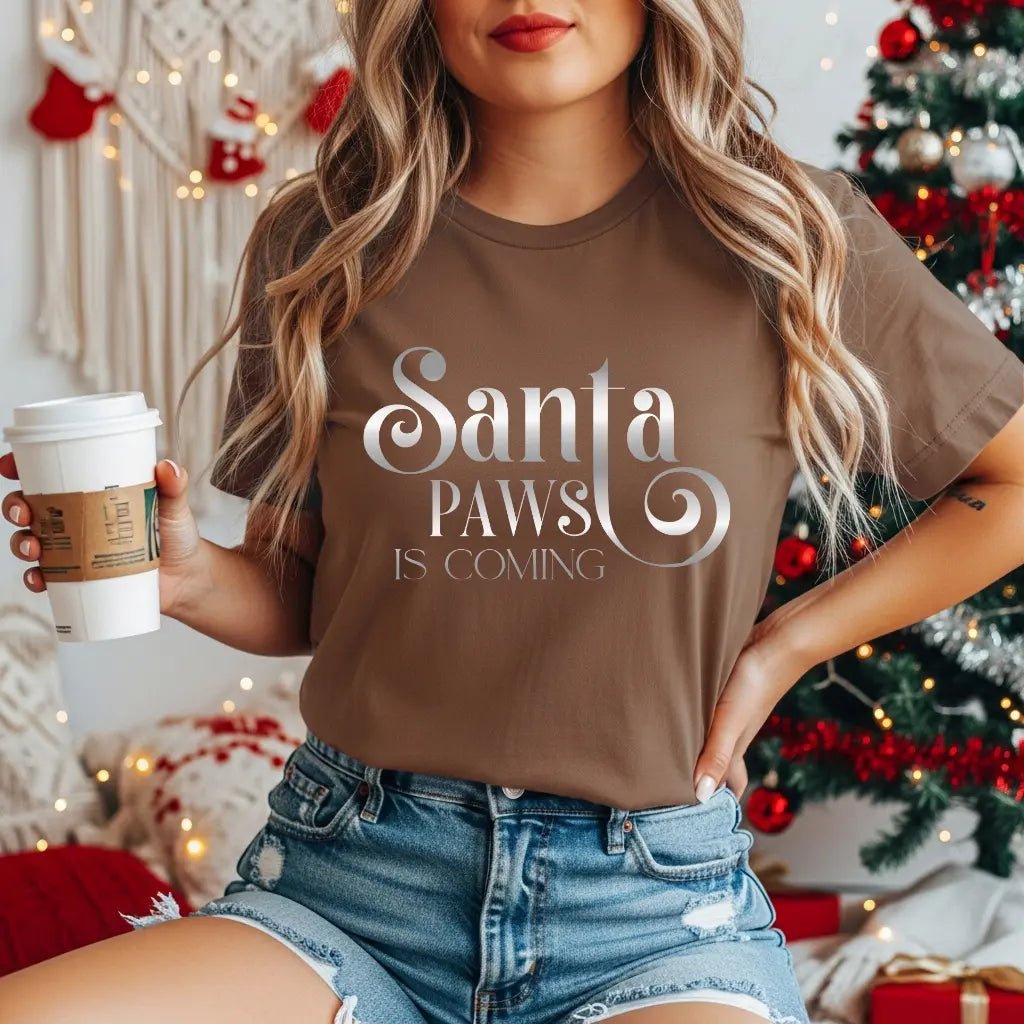 Santa Paws Is Coming Tee — Christmas Dog Lover Holiday T‑Shirt - Chic Kitty
