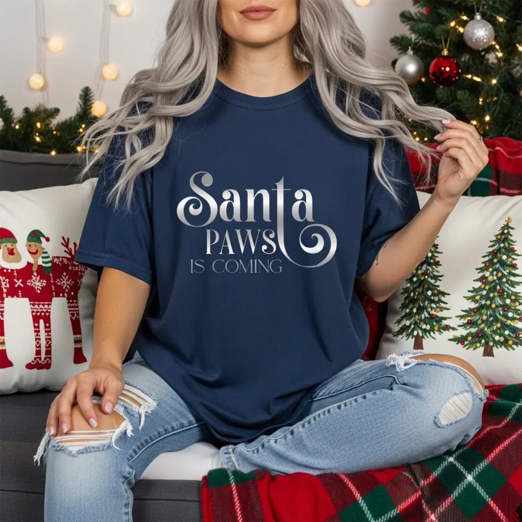 Santa Paws Is Coming Tee — Christmas Dog Lover Holiday T‑Shirt - Chic Kitty