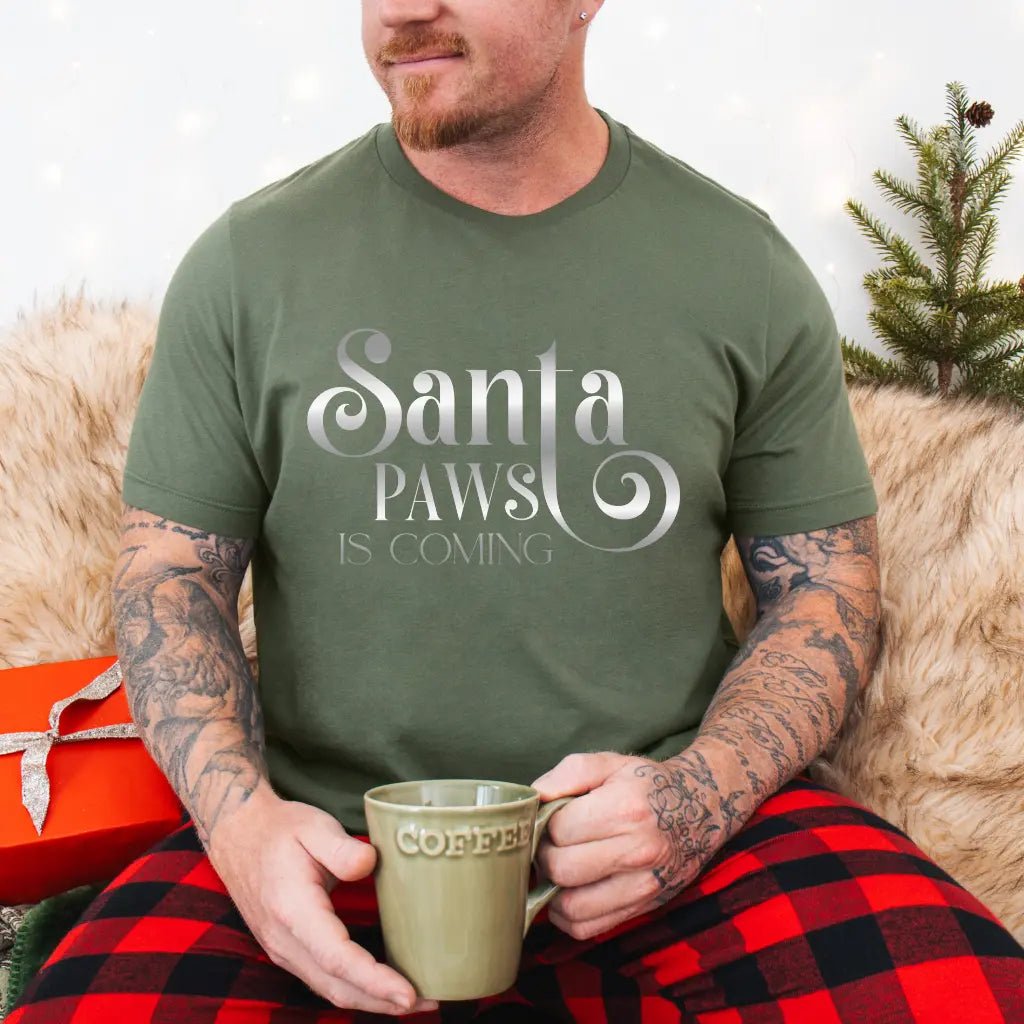 Santa Paws Is Coming Tee — Christmas Dog Lover Holiday T‑Shirt - Chic Kitty