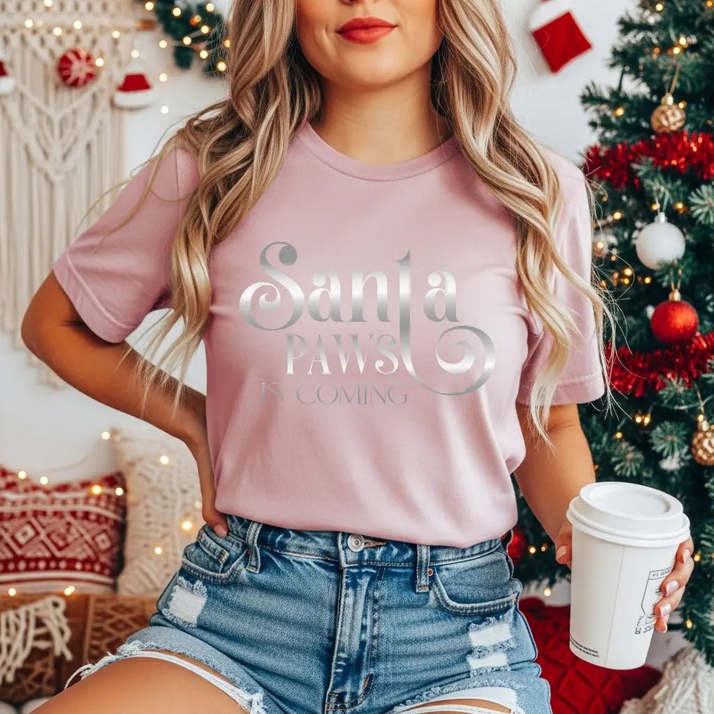 Santa Paws Is Coming Tee — Christmas Dog Lover Holiday T‑Shirt - Chic Kitty