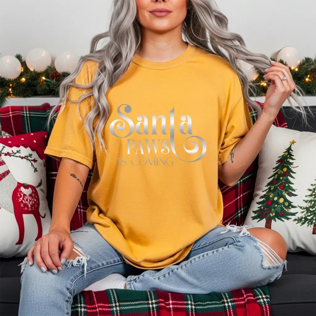 Santa Paws Is Coming Tee — Christmas Dog Lover Holiday T‑Shirt - Chic Kitty